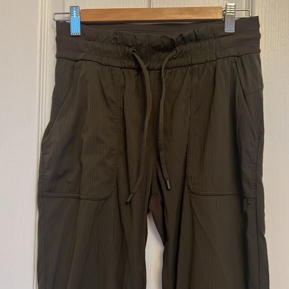 Lululemon Dance Studio Mid-Rise Cropped Pant - Picture 4 of 10